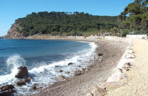 Au cœur du port de Saint-Mandrier, piscine, tennis, charme et confort - Photo 14