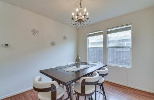 7 Mi to Lake Yosemite Family Home with Fenced Yard - Foto 8