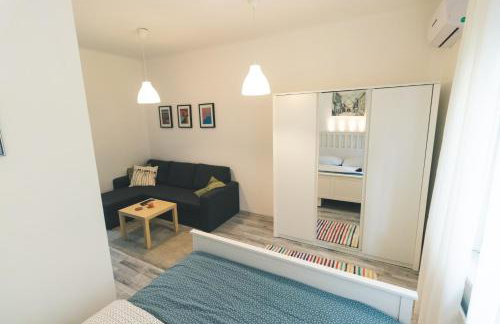 Newly adapted Studio 88 with free parking - Photo 3