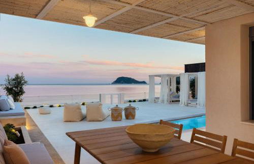 Salty Angel Sea Front Villa - Photo 43