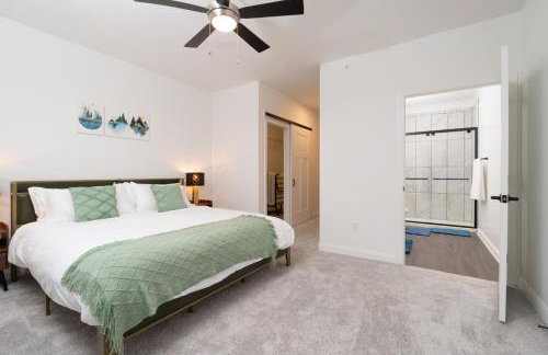 Sunrise Glow Spacious 2BR 2BA 2 King Beds Gym WFH - Foto 24