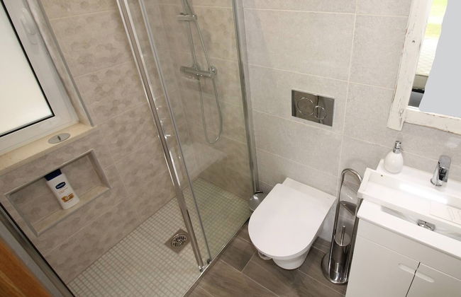 Semi-detached Villa With Pool In Rural Setting - Photo 11