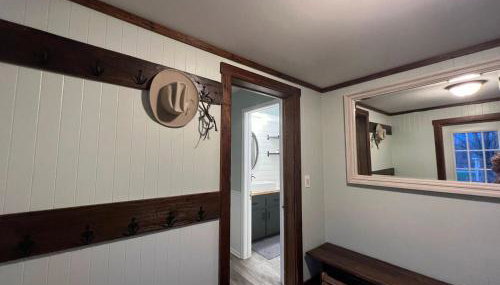 Home 7 beds, 2 baths Farmstay at Pygmy Goat Farm Byron Center Michigan - Foto 3