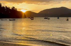 Exclusivo flat 2 quartos à beira-mar com vista panorâmica - Foto 17