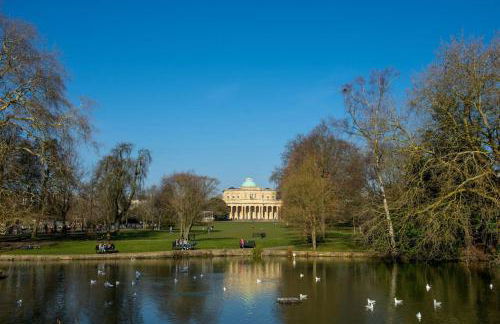2-bedroom house in Cheltenham town centre - Photo 47