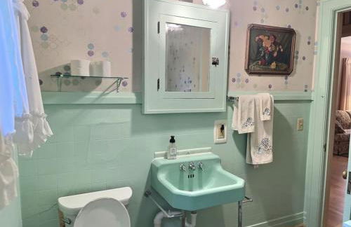 Historic McDowell House Antique Charm by Hospital - Foto 26