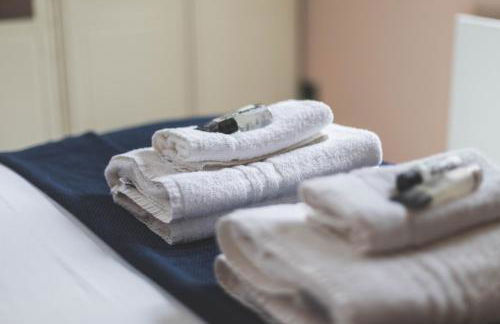 Cosy 2BR, Free Parking, 8min to City Airport - Foto 10