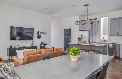 Jack Daniels House with Rooftop Golf, City views! 8min to Whiskey Row! Sleeps 10! - Foto 25