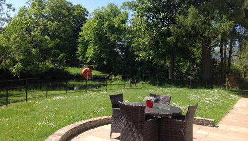 Lovely Riverside Holiday Home - Foto 2, Garden view
