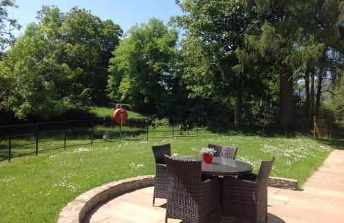 Lovely Riverside Holiday Home - Foto 2