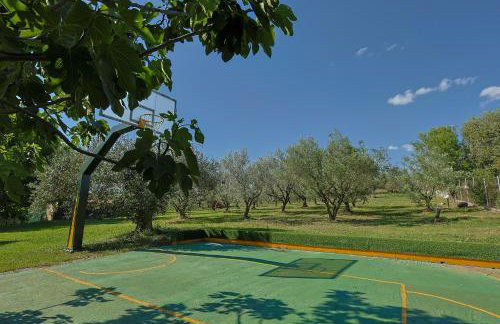 VILLA PEPONI Spacious Traditional Villa with Garden - BBQ & Private Parking - Photo 3