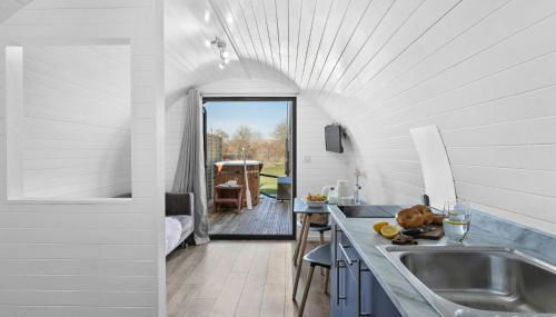 Windsor, Apple Tree Glamping, Nr Wells - Photo 4, stove