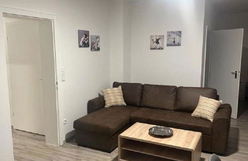 Eine modern renovierte Wohnung mit Balkonterrasse. - Foto 4