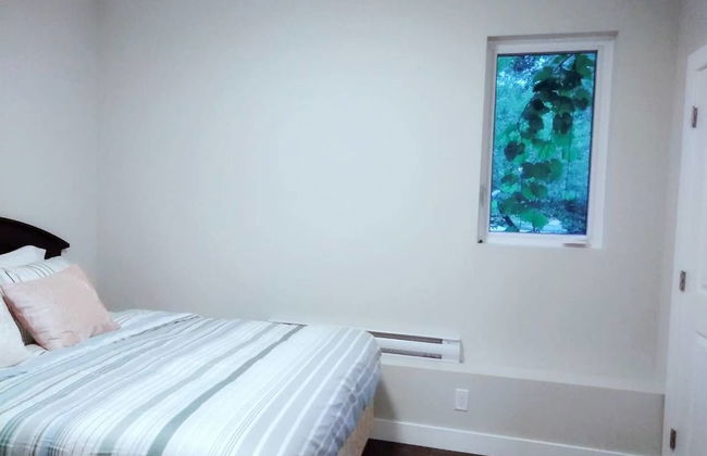 B - Sechelt Private Coastal Home - Photo 4