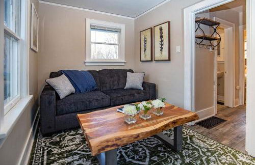 Cozy Carriage House - Walk to UNC + Free Bikes - Foto 1