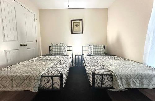 Close to Downtown, Beaches, and NAS! - Photo 25