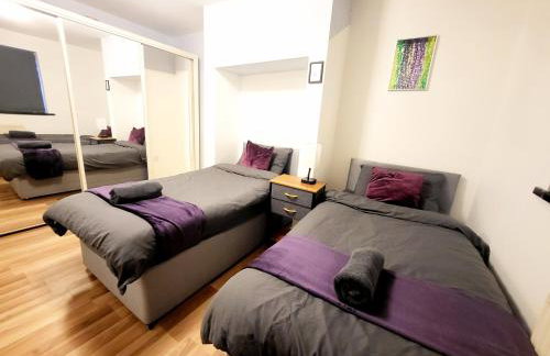 Modern 3-Bed Family Haven wFree Parking - Foto 23