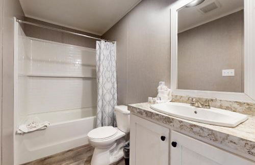 New Lake Home Sleeps 14 Private Dock Deck Grill - Foto 17