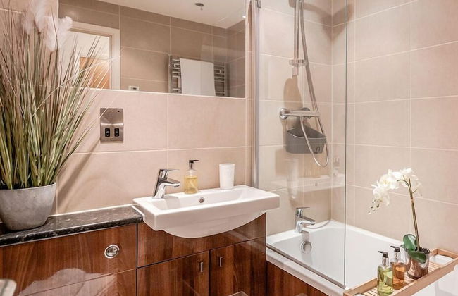 Beautiful Central Windsor Apartment - Photo 14