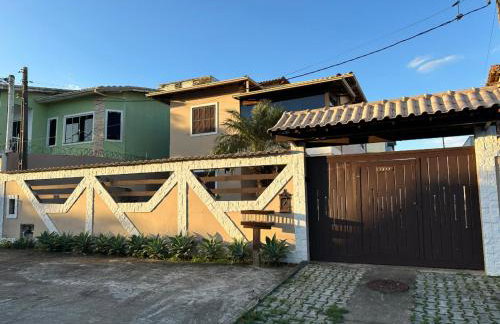 Casarão com quintal na quadra da praia | ROCM1217 - Foto 2