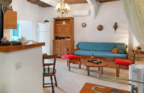 Maria in the castle Kea - Photo 3