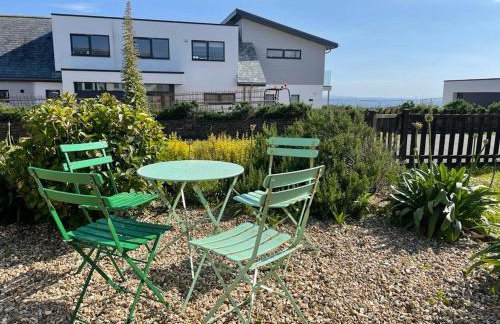 Baywatch Mawgan Porth Spacious Home sleeps 9, Games room, Parking & Garden - Foto 17