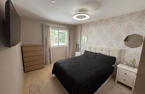 Gorgeous 2 bed Duquesa apartment, 2 pools, easy parking and 2 large balconies, 1 with stunning views - Foto 22