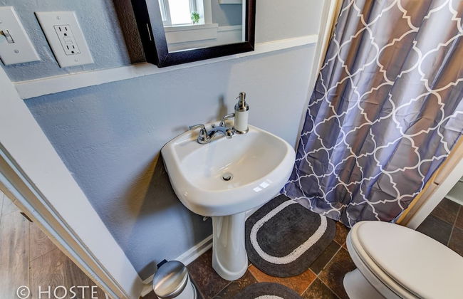 City Center Cottage Netflix, Mtns & Adventure! - Photo 15