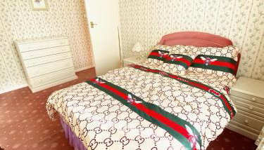 Barking London House sleeps 12 - parking - train tube - airport - Foto 4