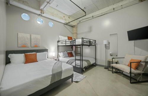 Stunning Downtown Apartment with Pool, Laundry, Parking - Foto 8