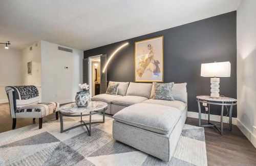 Special 2BR Galleria Condo Pool View Private Entrance - Foto 1