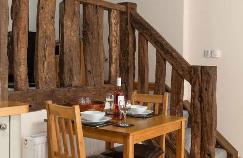 GORSE BARN - A cosy barn conversion in North Wales with a log burner - Photo 6