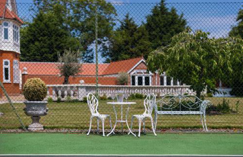 Merry Lakes - Luxury Lakeside Escape with Pool - Just 30 Minutes from London - Foto 51