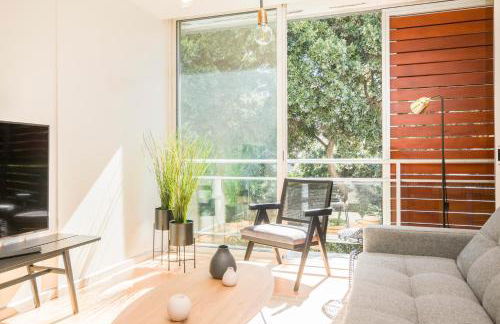 HomeForGuest Design Attic Apartment FREE Parking - Foto 4