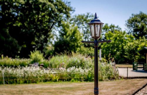 Cottage In Norfolk Sleeps 23 - Private Pool, Fishing Lake, Hot Tub Ref 99008Sc - Foto 25