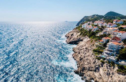 Blue Views Villa with Heated Pool and Jacuzzi - Photo 8