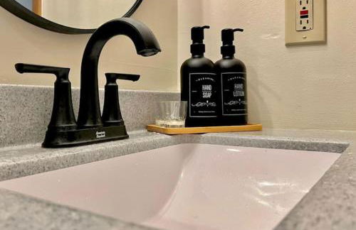 Quiet Cozy 2BR APT Black out Curtains - Foto 9