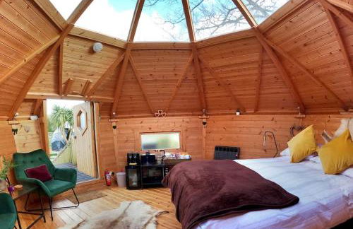 Romantic Treehouse with Hot Tub & BBQ Lodge - Foto 23