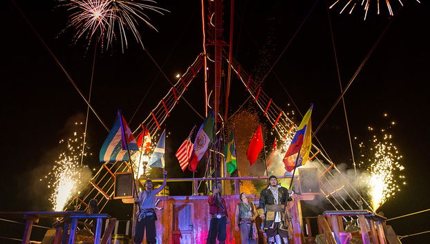 Barco pirata Jolly Roger con cena y espectáculo en la bahía de Cancun - Foto 2