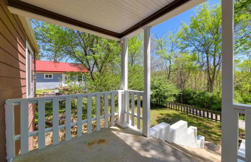 Fayetteville Retreat with Yard - Walk to Campus! - Foto 24