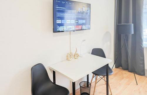 ALFA Apartment Stuttgart Mitte 2 Zimmer City-Lage Berliner Platz Balkon Netflix Küche WM l 2BR 5 Beds 6 People l Fully equipped Kitchen & Bathroom - Foto 17