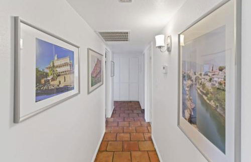 Vacation House! 6BR, FREE Heated Pool, Arcade & Hot Tub - Photo 26