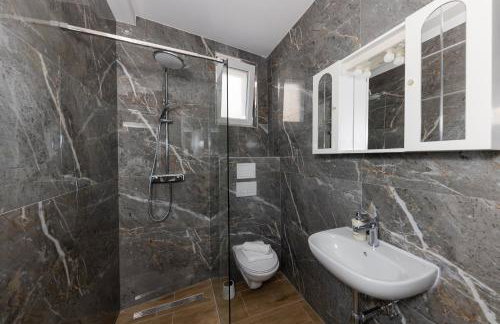 House Niko T with 6 apartments - Foto 65