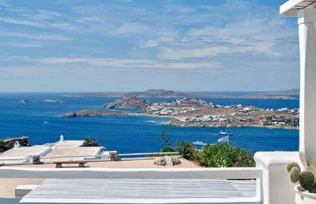 Stunning Villa With Panoramic View - Photo 37