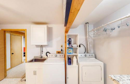 Hot Tub, Lake Views! All-Season Hinsdale Haven - Foto 25