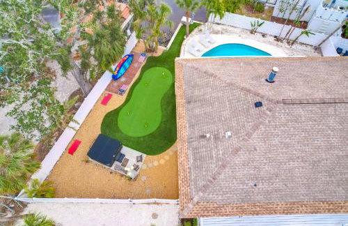 Home ON Key with pool, hot tub, putting green, arcade games, bike & mins to beach! - Foto 61