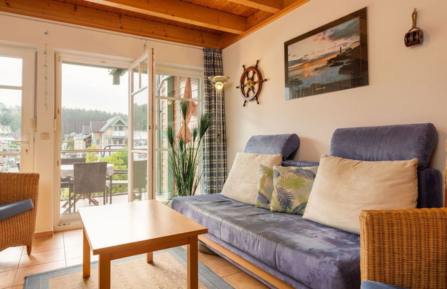 Cozy Holiday Home with Wood Burning Stove near Water - Foto 9