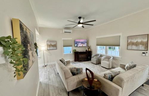 Newest Cottage Downtown. Pet Yes - Photo 48