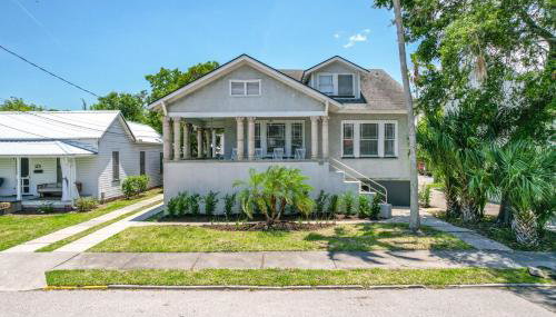 Old Mission Manor - Chic 2br 1ba Apartment - Sleeps 6 - Pool Table - 15 Min Walk to Downtown - Foto 5