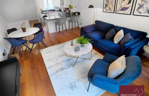 Knaphill - 2 Bedroom Terrace House - With Garden - Photo 5